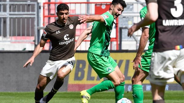 Wie Nebenmann Paul Jaeckel im Zentrum gefragt, aber beim 0:1 auch nicht derjenige, der die Situation bereinigen konnte. Auch er spielte nicht schlecht, hatte aber Höhen und Tiefen. kicker: 5 | User: 3,6 (59 Stimmen)