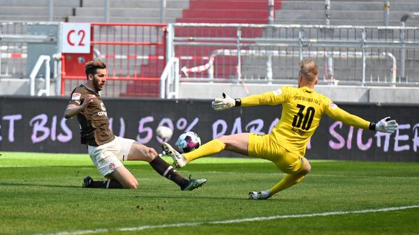 Der Kleeblatt-Keeper spielte eine starke Partie, umso ärgerlicher für die Spielvereinigung, dass kein Punkt für sie heraussprang. Klärte mehrmals, besonders in der zweiten Hälfte beim Stand von 0:2, und hielt seinen Kollegen so die Tür offen. An den Gegentoren war er schuldlos. kicker: 2 | User: 2,6 (80 Stimmen)