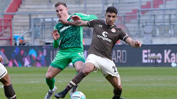 Engagiert auf seiner linken Seite, leitete Angriffe mit ein und klärte auch mal, wenn nötig. War eine Triebfeder im Fürther Spiel. Nach 72 Minuten nahm ihn Trainer Stefan Leitl vom Platz, um dem Vielspieler etwas Erholung zu gönnen. kicker: 3,5 | User: 3,2 (55 Stimmen)