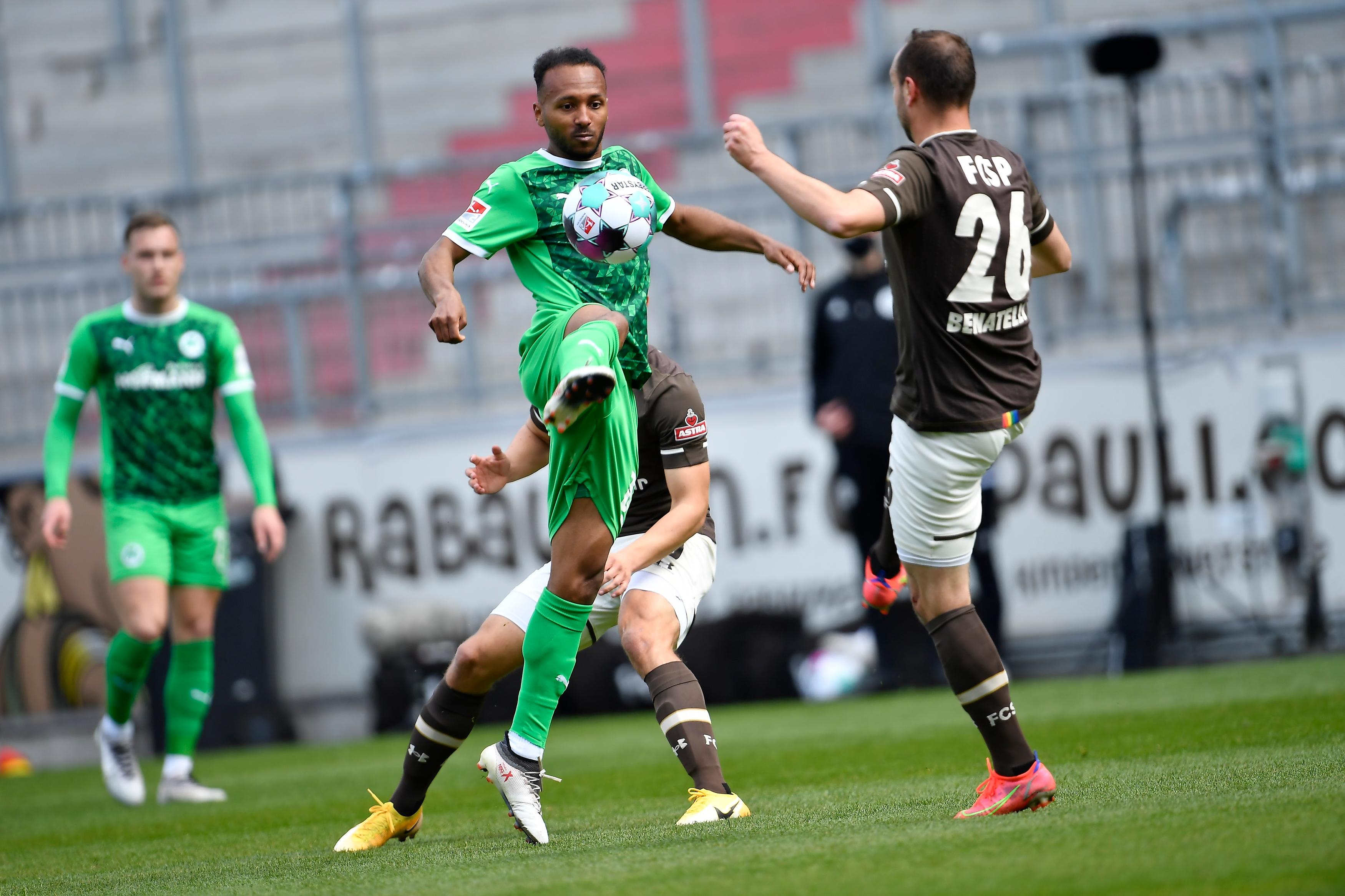 Hatte einige gute Ideen, brachte sie aber auch immer wieder nicht durch. Einen gefährlichen Abschluss gab es von ihm nicht. kicker: 4 | User: 4,2 (55 Stimmen)