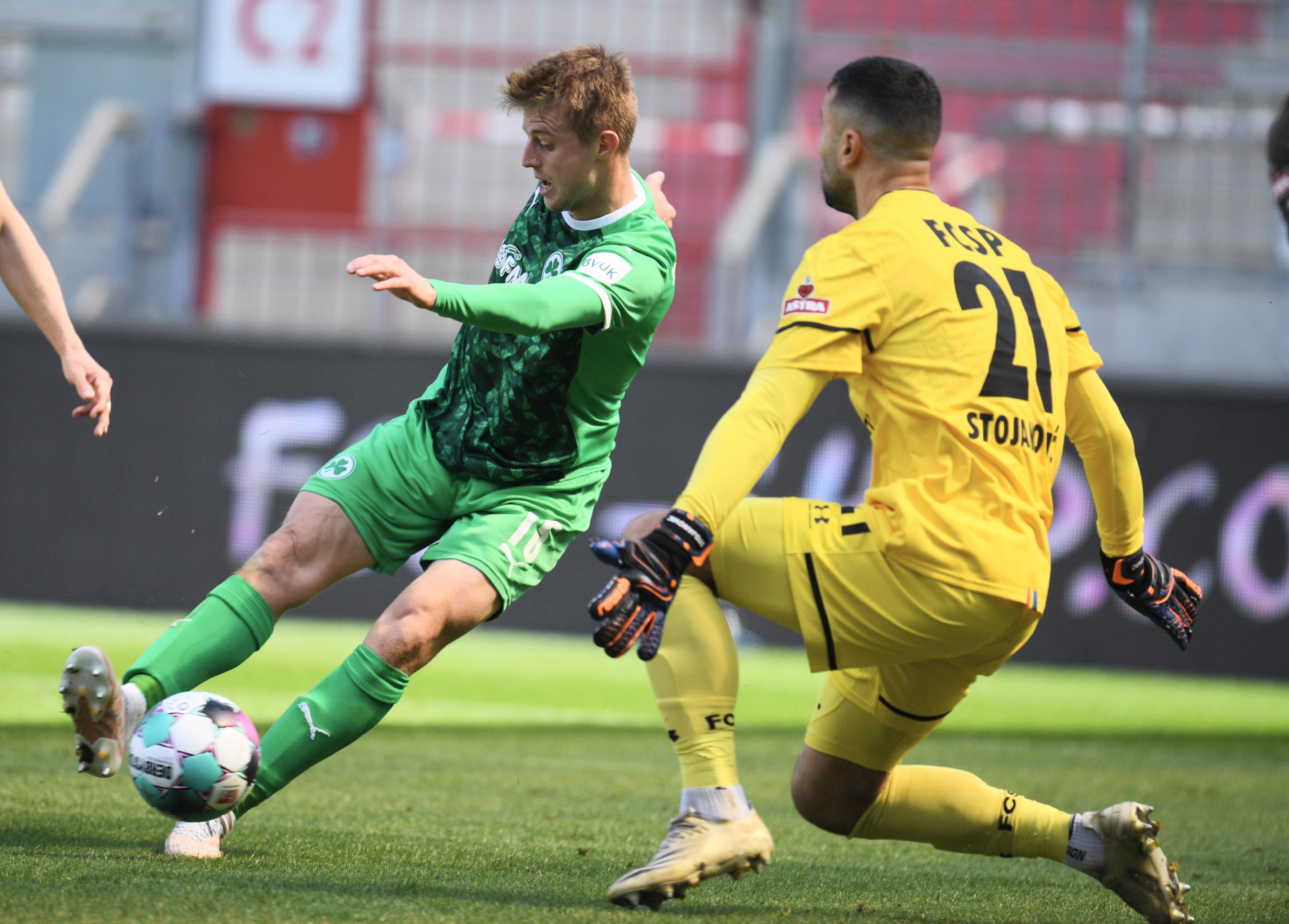 Markierte in der 21. Minute nach Flanke von David Raum den 16. Aluminiumtreffer der Fürther, was Ligaspitze ist. Hatte in der 30. Minute noch eine weitere gute Chance, die Dejan Stojanovic im Tor der Hamburger vereitelte. Wurde nach 60 Minuten von Timothy Tillman ersetzt. kicker: 3,5 | User: 3,8 (53 Stimmen)