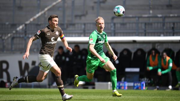 Weniger auffällig als Gefahrenquelle, bemüht und emsig, aber ohne echte Torchance. kicker: 4 | User: 3,7 (55 Stimmen)