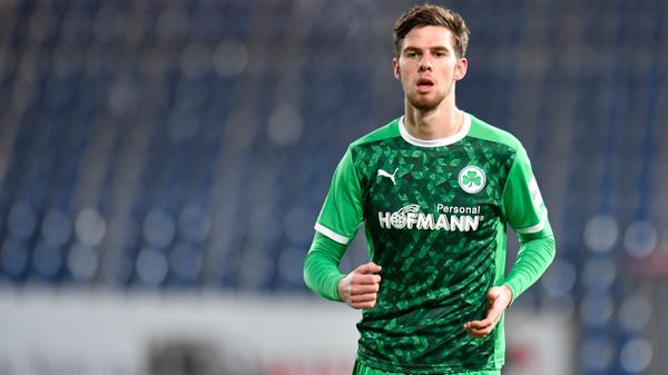 Kassierte in der Anfangsviertelstunde die Gelbe Karte. Es war seine Fünfte, die somit eine Sperre am Mittwoch im Nachholspiel gegen Sandhausen bedeutet. In den guten Phasen der Fürther nach dem 0:1 bis zur Pause und auch in der zweiten Hälfte präsent, aber nicht immer konsequent. kicker: 4 | User: 3,7 (55 Stimmen)