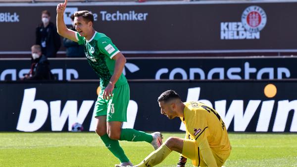 Spulte mit 11,3 Kilometern die höchste Laufleistung in der Fürther Mannschaft am Millerntor ab, war mit 21 gewonnenen Zweikämpfen auch der zweikampfstärkste in der Kleeblatt-Elf und schoss zudem das Tor in der Nachspielzeit zum 1:2-Endstand. kicker: 3,5 | User: 3,2 (55 Stimmen)