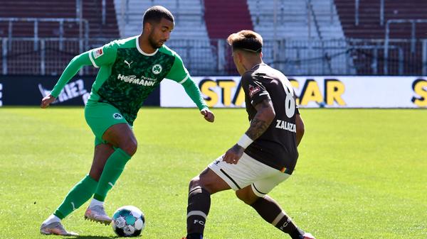 Kam für Sebastian Ernst in die Partie, um frischen Wind in die Angriffe zu bringen. Er bemühte sich, ohne den ganz großen Eindruck zu hinterlassen. kicker: 4 | User: 4,3 (53 Stimmen)