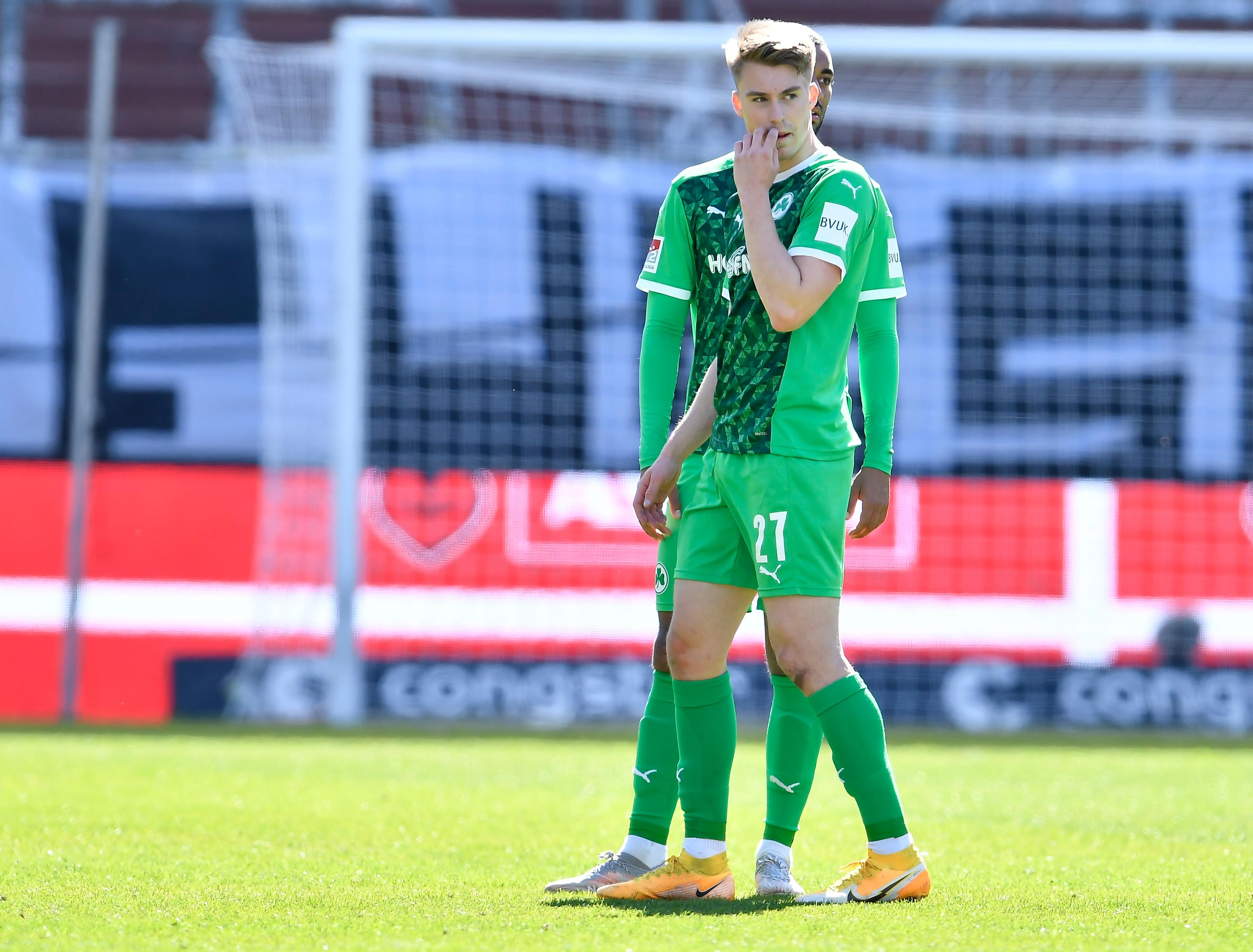 Als Ersatz für David Raum auf der linken Seite in den letzten 20 Minuten mit einer ansprechenden Vorstellung. User: 3,4 (53 Stimmen)