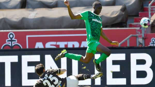 Dieses Mal stach Fürths Joker nicht. Abiama kam allerdings auch kaum in die nötigen Situationen, um gefährlich zum Abschluss zu kommen. Im Zentrum verteidigte St. Pauli stabil. User: 3,9 (49 Stimmen)