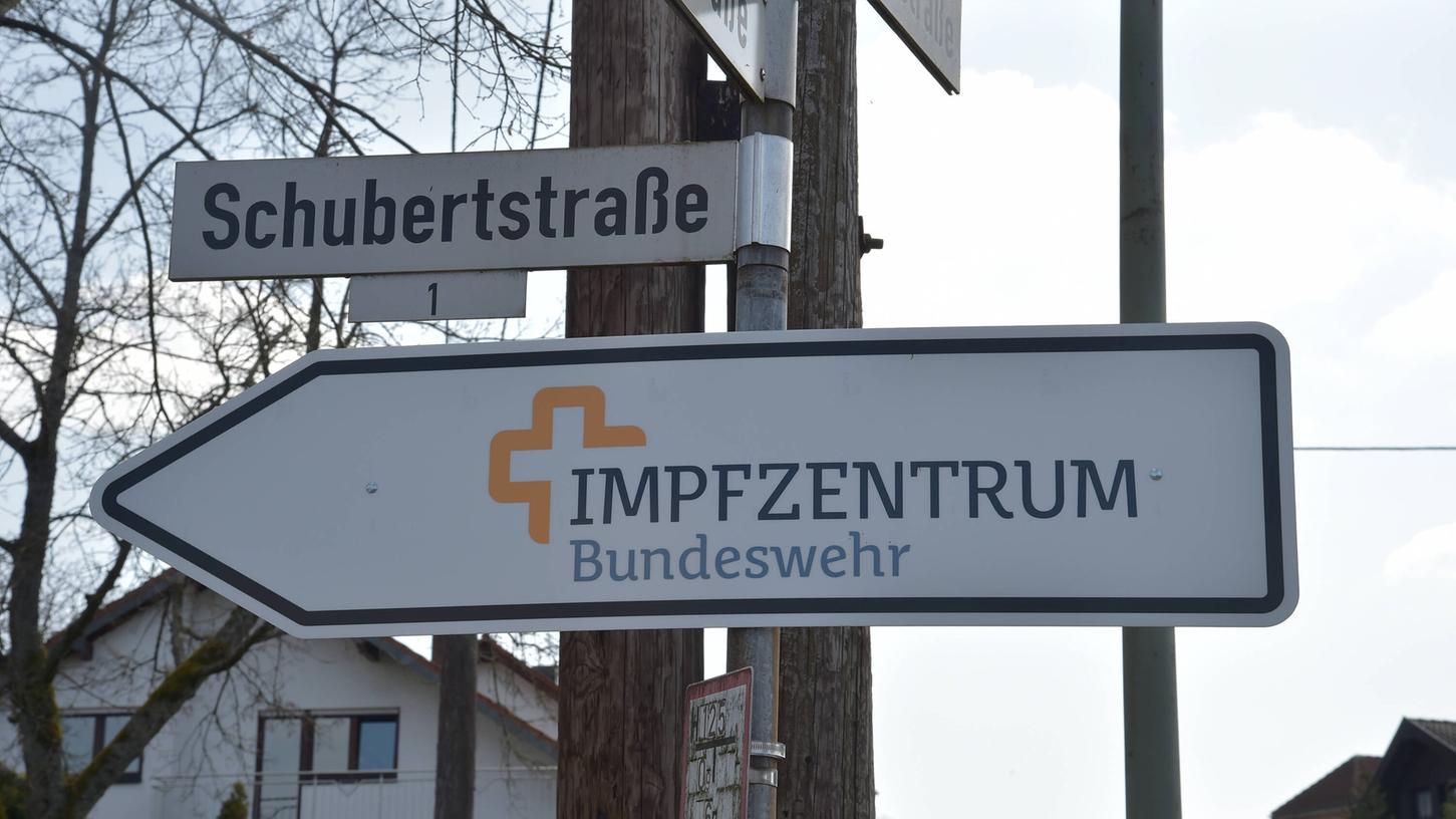 Ab Anfang Mai können sich Abgeordnete in Bundeswehr-Impfzentren impfen lassen.