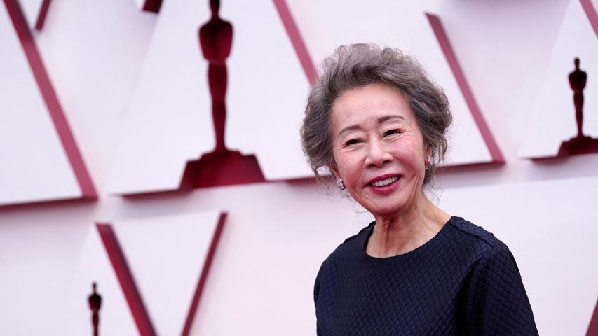 Yuh-Jung Youn bekam den Oscar als beste Nebendarstellerin. Die 73-jährige Südkoreanerin wurde für ihre Leistung in "Minari - Wo wir Wurzeln schlagen" ausgezeichnet. Darin spielt sie die Großmutter einer koreanischen Familie in den USA.