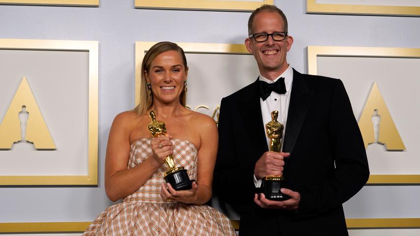 Dana Murray, Filmproduzentin, und Pete Docter, Regisseur, mit dem Oscar für den besten animierten Spielfilm für "Soul".