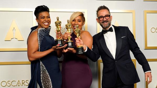 Mia Neal (l-r), Jamika Wilson and Sergio Lopez-Rivera haben in der Kategorie bestes Make-up und beste Frisuren gewonnen. Sie wurden für ihr Styling in "Ma Rainey's Black Bottom" ausgezeichnet.