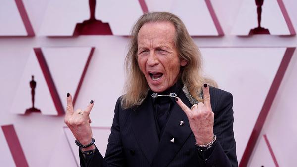 Paul Raci auf dem Roten Teppich. Der US-amerikanische Musiker und Filmschauspieler war als bester Nebendarsteller für seine Performance in "Sound of Metal" nominiert.