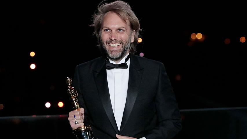 Florian Zeller, französischer Schriftsteller und Regisseur, mit dem Oscar für das beste adaptierte Drehbuch für den Film "The Father". Ebenfalls ausgezeichnet: Christopher Hampton.