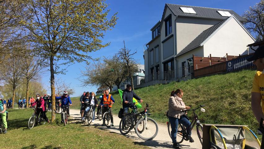 FOTO: 25.4.2021; Kerstin Zels MOTIV: Fahrraddemo gegen geplanten Center Parc; von Pleinfeld nach Langlau am Brombachsee entlang; Initiator: Bürgerinitiative 