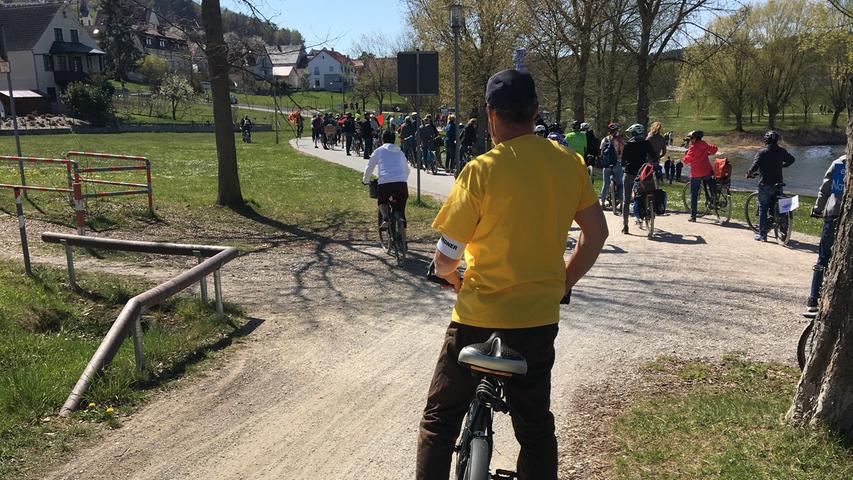 FOTO: 25.4.2021; Kerstin Zels MOTIV: Fahrraddemo gegen geplanten Center Parc; von Pleinfeld nach Langlau am Brombachsee entlang; Initiator: Bürgerinitiative "Seenland in Bürgerhand"