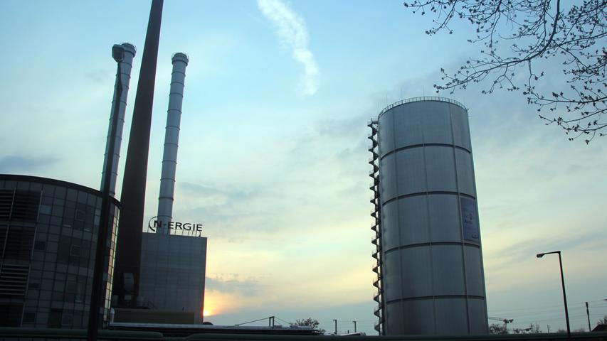 So wie man die N-Ergie heute als regionalen Versorger kennt, gab es den Konzern nicht immer. Die N‑Ergie ging aus dem Fusionsprozess der regionalen Traditionsunternehmen EWAG Energie und Wasserversorgung AG, Fränkisches Überlandwerk AG (FÜW) und MEG Mittelfränkische Erdgas GmbH hervor und wurde im März 2000 von der Städtische Werke Nürnberg GmbH (StWN) und der Thüga AG im März 2000 gegründet.  