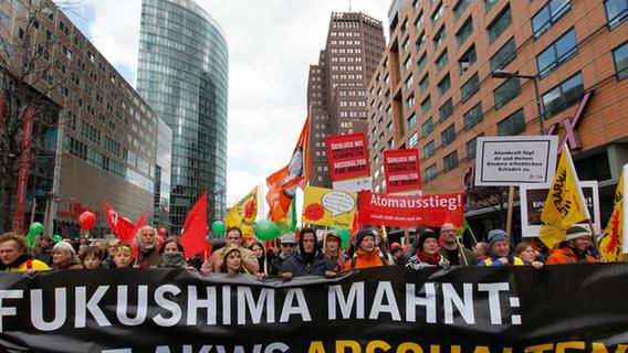 "Abschalten, abschalten!": Deutschland demonstriert gegen Atomkraft