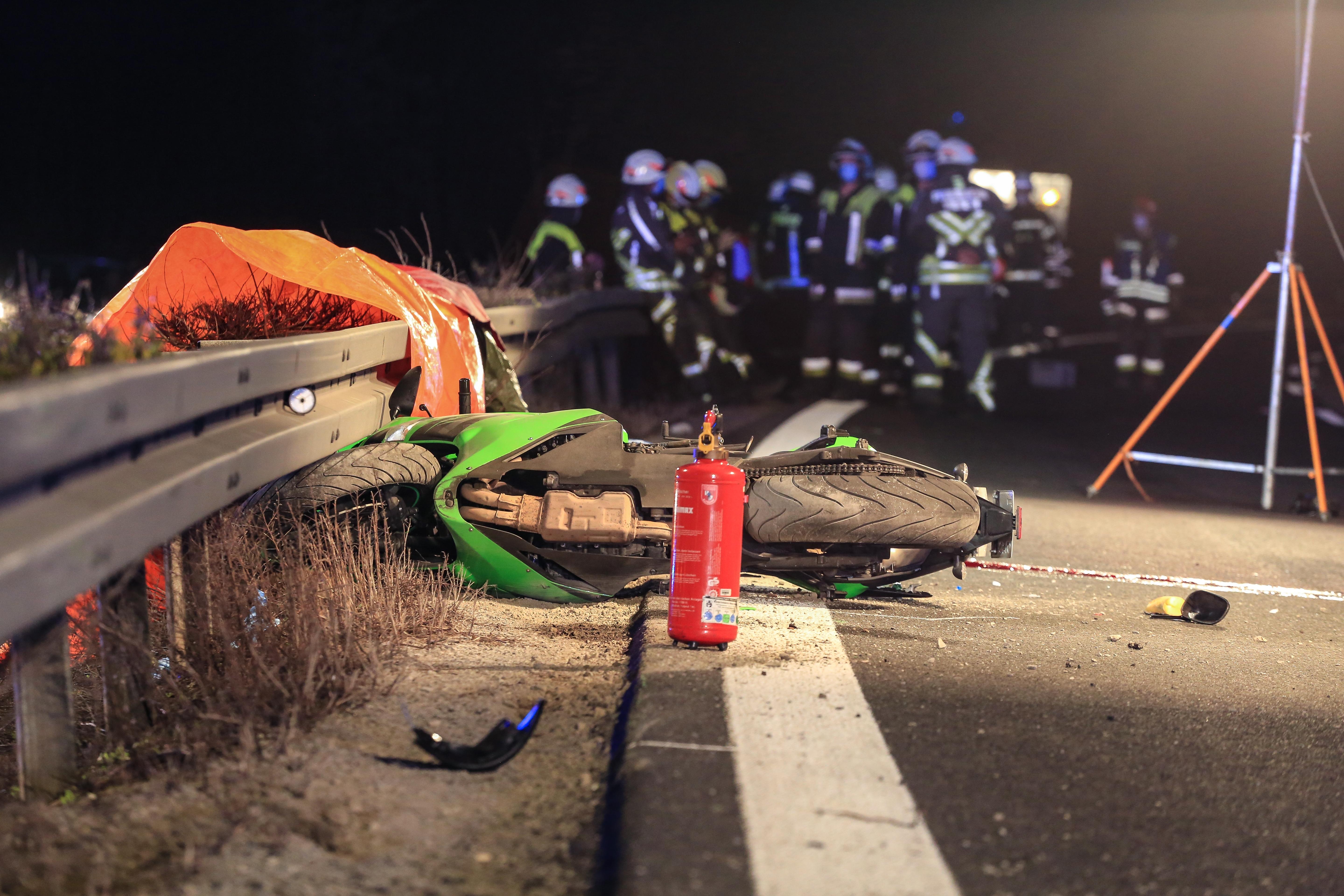 "Trümmerfeld über 150 Meter": Tödlicher Biker-Unfall In Oberfranken