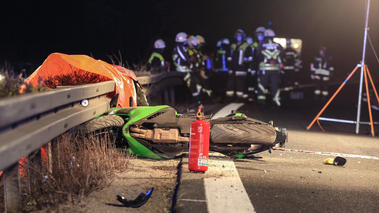 Ein 37-jähriger Motorradfahrer verunglückte am Dienstagabend tödlich auf der A70 im Landkreis Bamberg.