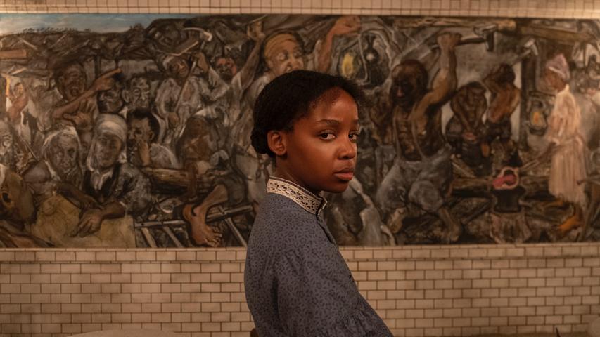 Thuso Mbedu spielt die Sklavin Cora Randall in der neuen Mini-Serie "The Underground Railroad" von "Moonlight"-Regisseur Barry Jenkins. Starttermin des Amazon Originals ist der 14. Mai. 