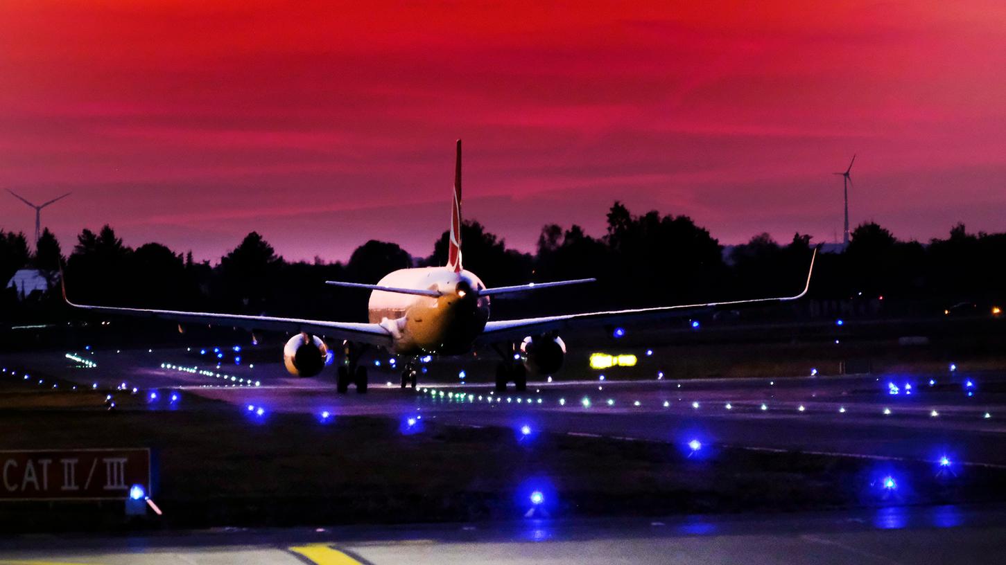 Landung und Start im Morgengrauen vor fünf Uhr - das bringt Passagiere derzeit in die Bredouille.
