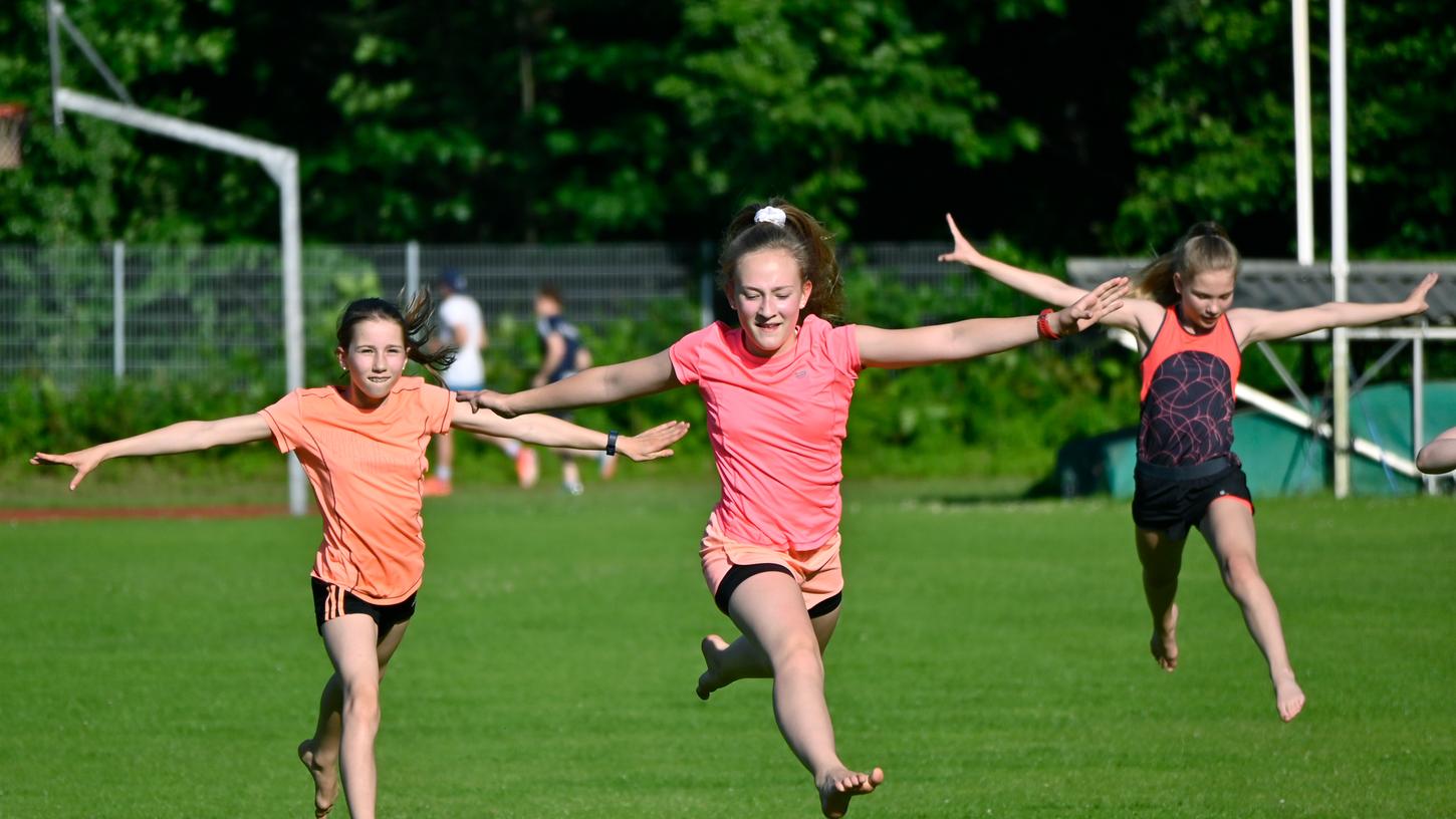 Im Sommer 2020 war zu sehen, was draußen möglich ist: Coronabedingt turnten zum Beispiel die Sportlerinnen des TB Erlangen auf der Wiese. Mit der richtigen Infrastruktur wäre Sport im Freien allerdings eine echte Alternative. 