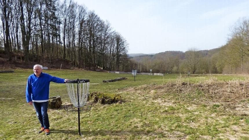Der Gössweinsteiner Funkmast entsteht am neuen Standort hinter dem Freibad und unterhalb des Sternenhofs inmitten der Disc-Golfanlage. Der Gössweinsteiner Funkmast entsteht am neuen Standort hinter dem Freibad und unterhalb des Sternenhofs inmitten der Disc-Golfanlage.