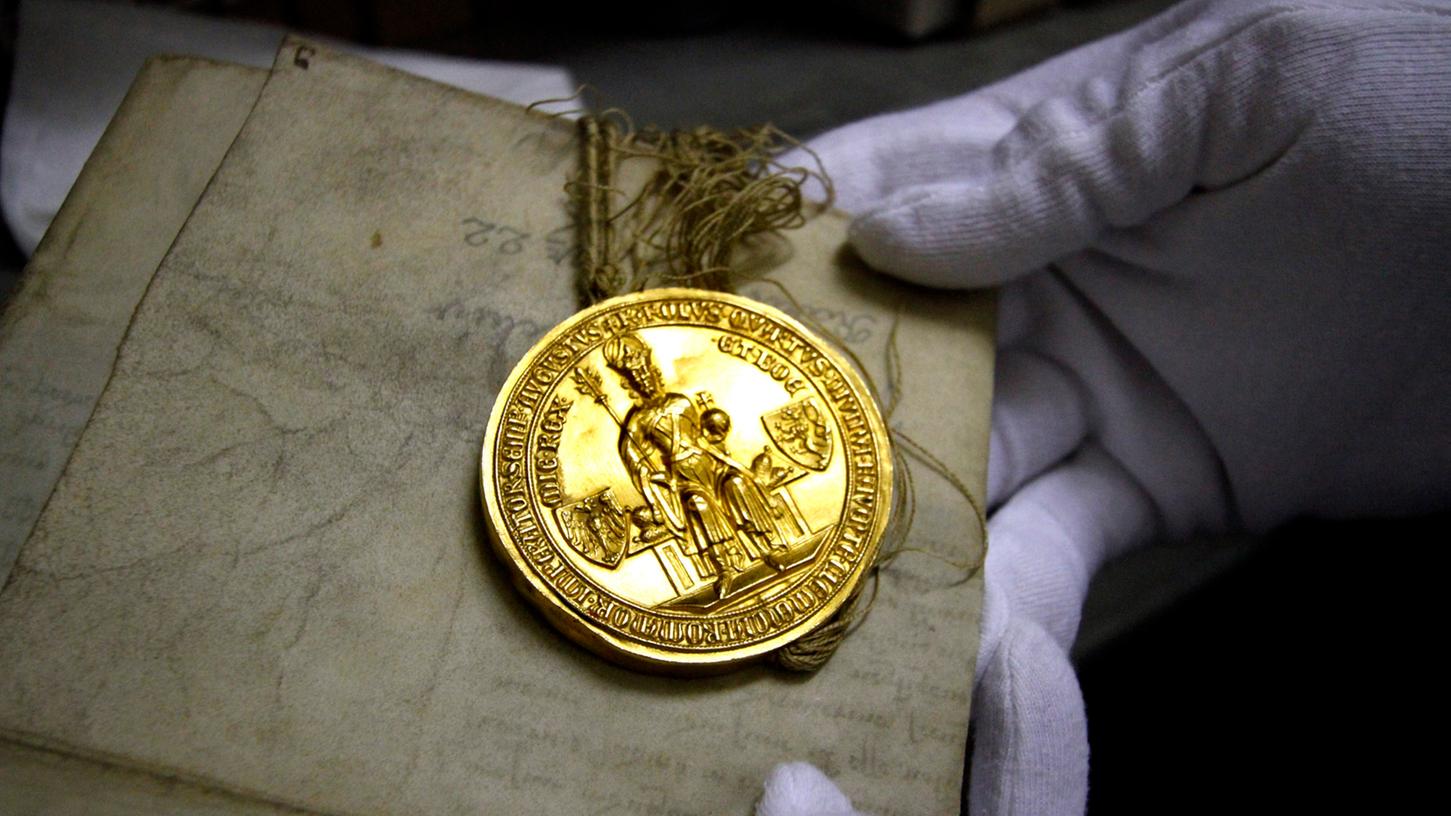 Inzwischen Weltdokumentenerbe: Ein Exemplar der Goldenen Bulle, einer Urkunde Kaiser Karls IV., liegt im Nürnberger Staatsarchiv.