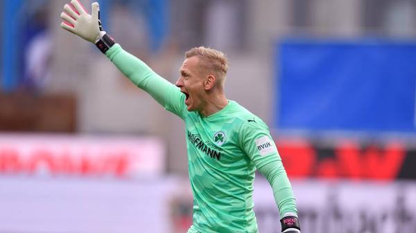 Unumstrittener Stammkeeper. Als Co-Kapitän und Routinier auch für die starken Nerven zuständig. Als Torwart nicht immer fehlerfrei, immer wieder aber mit klasse Paraden. Am vorletzten Spieltag in Paderborn bewahrte er mit seinem Monster-Reflex kurz vor dem dann entscheidenden 4:2 das Kleeblatt vor dem Ausgleich. Mit Kraken-Kraft wie eh und je. Und: Aufsteiger. Note: 2