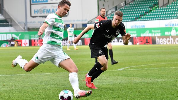Zu Beginn der Saison wurde Paul Seguin nicht müde zu betonen, wie wohl er sich auf der offensiveren Position in der Raute fühlt. Dass er nach wie vor auch auf der Sechs sehr gut aufgehoben ist, zeigte der Auftritt gegen Sandhausen. Seguin orchestrierte das Offensivspiel, tauchte selbst gefährlich vor dem Tor auf und gab den unermüdlichen Antreiber und Ballverteiler. Bundesligatauglich, jetzt schon.