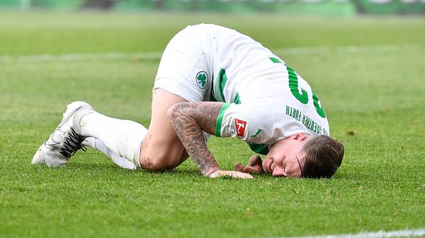 Dass Stefan Leitl gegen Sandhausen nicht auf die Raute setzte, machte sich vor allem bei den beiden nominellen Außenverteidigern bemerkbar. Marco Meyerhöfer und David Raum kamen nicht wie gewohnt zur Geltung, wobei vor allem Raum seine Stärken nur bedingt ausspielen konnte. Es fehlte ihm, nunja, ein wenig der Raum vor ihm. Defensiv war das Kleeblatt auch auf seiner Seite ungewohnt anfällig, in der Halbzeitpause musste er verletzt raus.