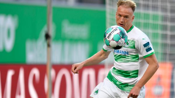 Ein fast schon klassischer Arbeitstag von Havard Nielsen. Zunächst eher unauffällig, mit eher defensiven Akzenten und Ballgewinnen statt Torchancen. Als er dann aber gebraucht wurde, war er zur Stelle - wobei sein Kopfball noch etwas Mithilfe der Gäste brauchte, um seinen Weg ins Tor zu finden.