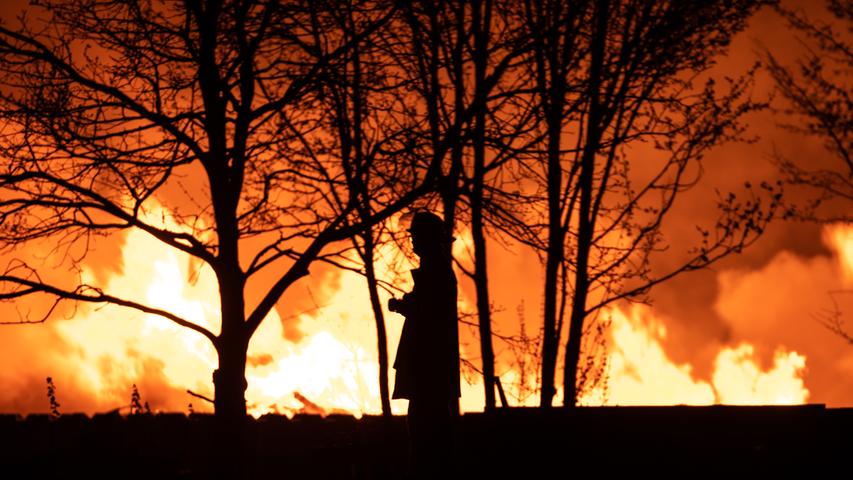 Großbrand in Rothenburg: Kompletter Wertstoffhof in Flammen