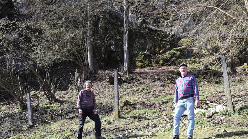 "Jetzt ist schon ein dicker Brocken ins Netz gegangen“, stellten Albert Böhm und Willi Weber von der  US-Umweltabteilung aus Hohenfels bei einer routinemäßigen Kontrolle der Schutzeinrichtung fest.