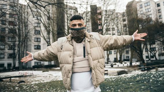 Trug schon vor Corona Maske: der Rapper Haftbefehl. Trug schon vor Corona Maske: der Rapper Haftbefehl.