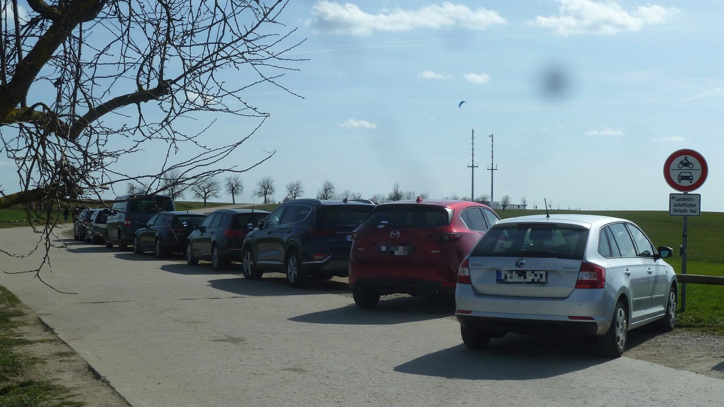 Eigentlich ist das Parken hier am Schleifweg verboten. Eigentlich ist das Parken hier am Schleifweg verboten.