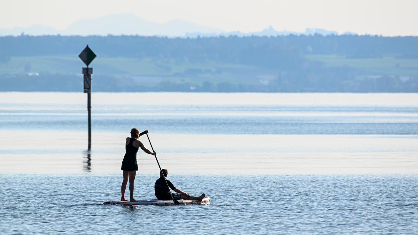 Die Sonne genießen ohne nass zu werden: Stand-Up-Paddling wird immer beliebter.
Die Sonne genießen ohne nass zu werden: Stand-Up-Paddling wird immer beliebter.