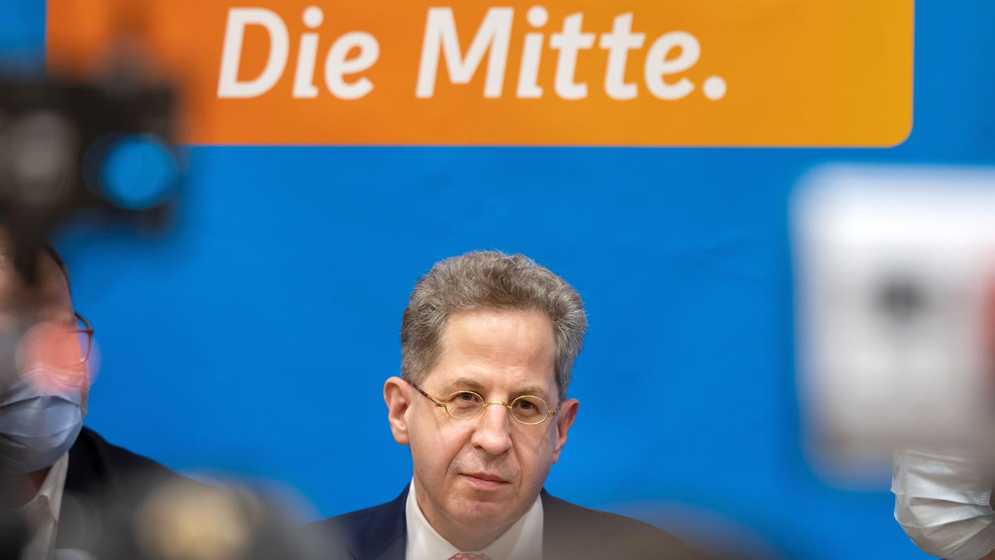 Klare Mehrheit: Hans-Georg Maaßen wurde im Wahlkreis 196 für die CDU nominiert. Ob er für "die Mitte" steht, wie es auf dem Transparent steht - das bezweifeln viele.
