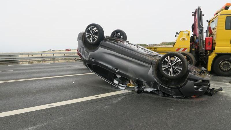 Oberfranken: Auto prallt gegen Brücke und landet auf dem Dach