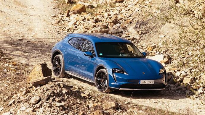 Porsche Taycan Cross Turismo: Erste Ausfahrt im Shooting-Brake