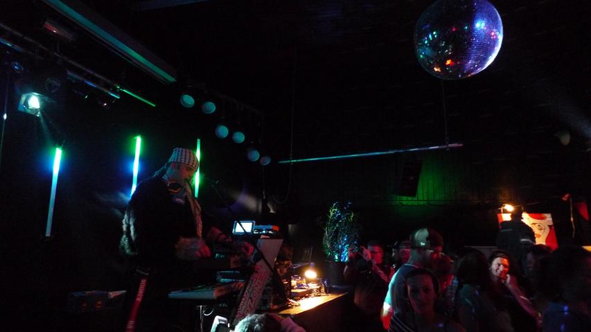 In der Desi gastierte die Party-Reihe Buckshot und bot mit Breakdance, StreetArt, Turntablism und LiveAct Funkmaster Ozone ein Programm, das jeden in den Bann zog.