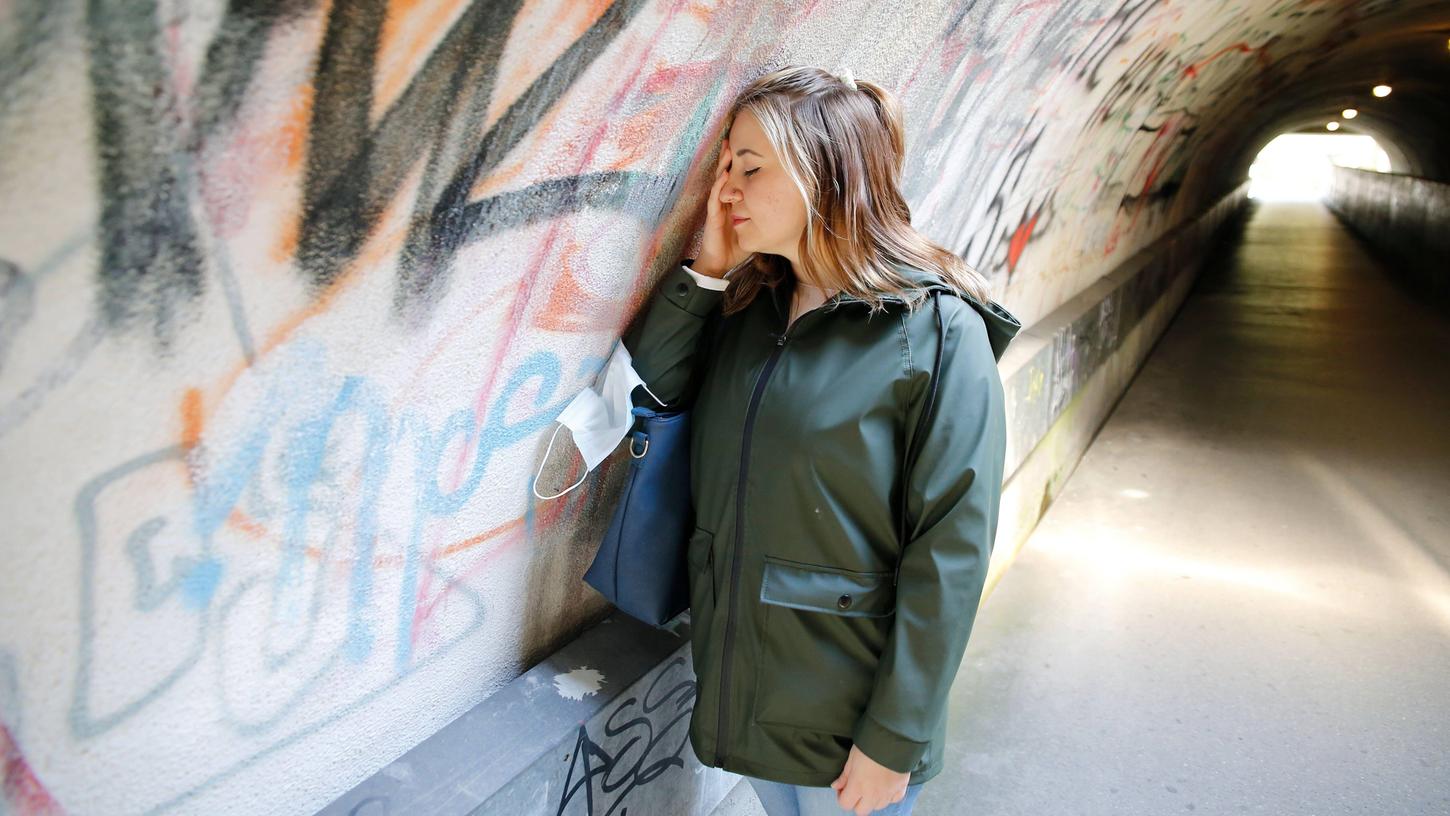 Die Pandemie macht auch Kindern und Jugendlichen zu schaffen. Manche stecken die Belastungen weniger gut weg als andere.
Die Pandemie macht auch Kindern und Jugendlichen zu schaffen. Manche stecken die Belastungen weniger gut weg als andere.