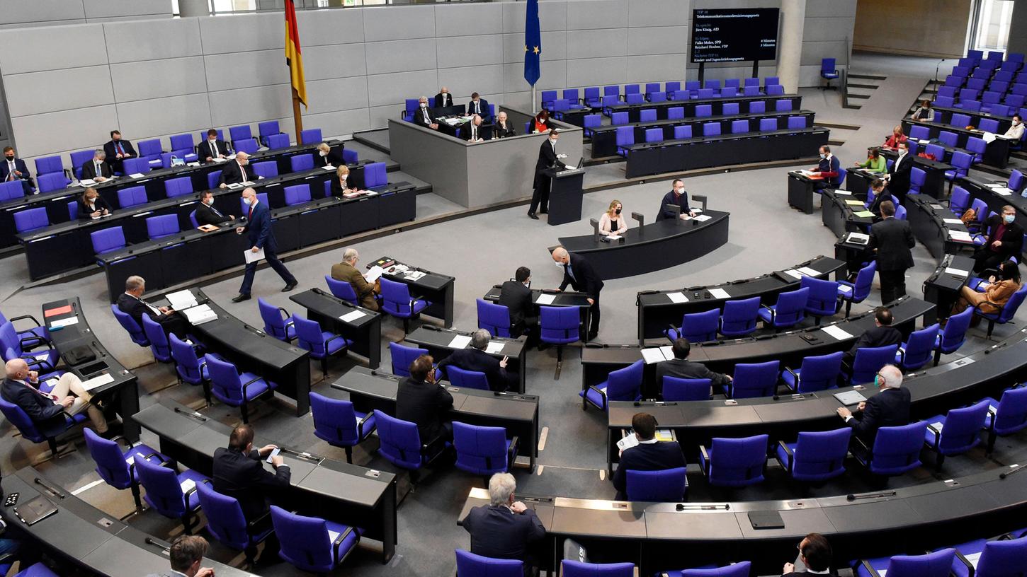 Blick in den Plenarsaal im Reichstagsgebäude: Dort wird es zusehends enger.
