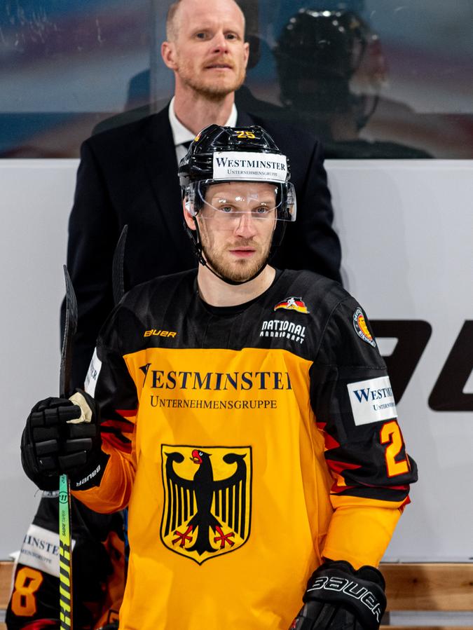 Kandidat zwei: Stürmer Daniel Schmölz von den Ice Tigers hat sich mit drei Scorerpunkten in vier Testspielen empfohlen und gehört weiter zum Aufgebot von Bundestrainer Toni Söderholm.
Kandidat zwei: Stürmer Daniel Schmölz von den Ice Tigers hat sich mit drei Scorerpunkten in vier Testspielen empfohlen und gehört weiter zum Aufgebot von Bundestrainer Toni Söderholm.