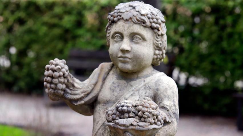 Eine der barocken Figuren aus dem Garten. Eine der barocken Figuren aus dem Garten.