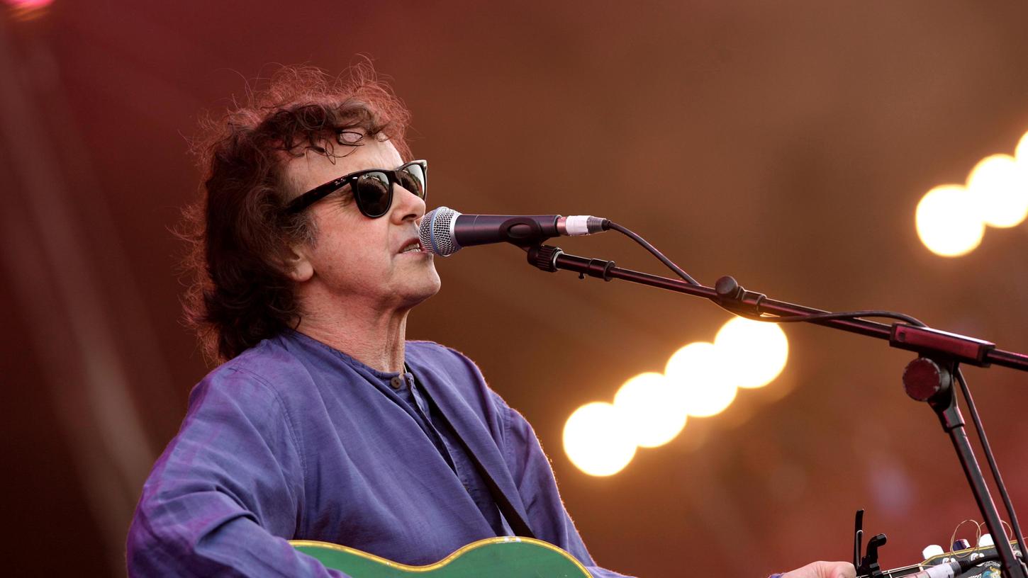 2007: Musiker Donovan tritt beim Isle of Wight Festival auf.