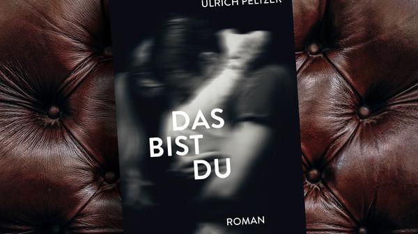 Ulrich Peltzers neuer Roman "Das bist du" ist eine wunderbare Reise in das West-Berlin der achtziger Jahre. Alles scheint möglich zu sein. Der Ich-Erzähler nimmt den Leser bei seinen Kneipenbesuchen, zu den Diskussionen über Filme, Musik und Psychologie mit. Er ist auch bei den Gesprächen mit den Freundinnen dabei. Feste Beziehungen sollen nicht sein, entstehen aber doch. Es gibt keine durchgängige Handlung, sondern Szenen, aus denen sich die Erinnerung zusammensetzt. Der Erzähler lässt sich einfach treiben und glaubt gar, die Welt mit seinen Anliegen erobern zu können... Lesenswert! (S. Fischer, 22 Euro) André Fischer