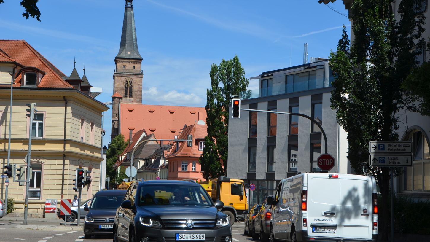 Das Auto ist in Schwabach Verkehrsmittel Nummer eins. Doch wie sehen die Potenziale für eine ökologische Mobilität aus? Eine Frage, der sich Robert Follmer stellt.
Das Auto ist in Schwabach Verkehrsmittel Nummer eins. Doch wie sehen die Potenziale für eine ökologische Mobilität aus? Eine Frage, der sich Robert Follmer stellt.