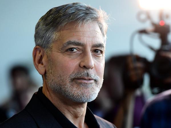 George Clooney wechselte mit 56 erstmals Windeln.