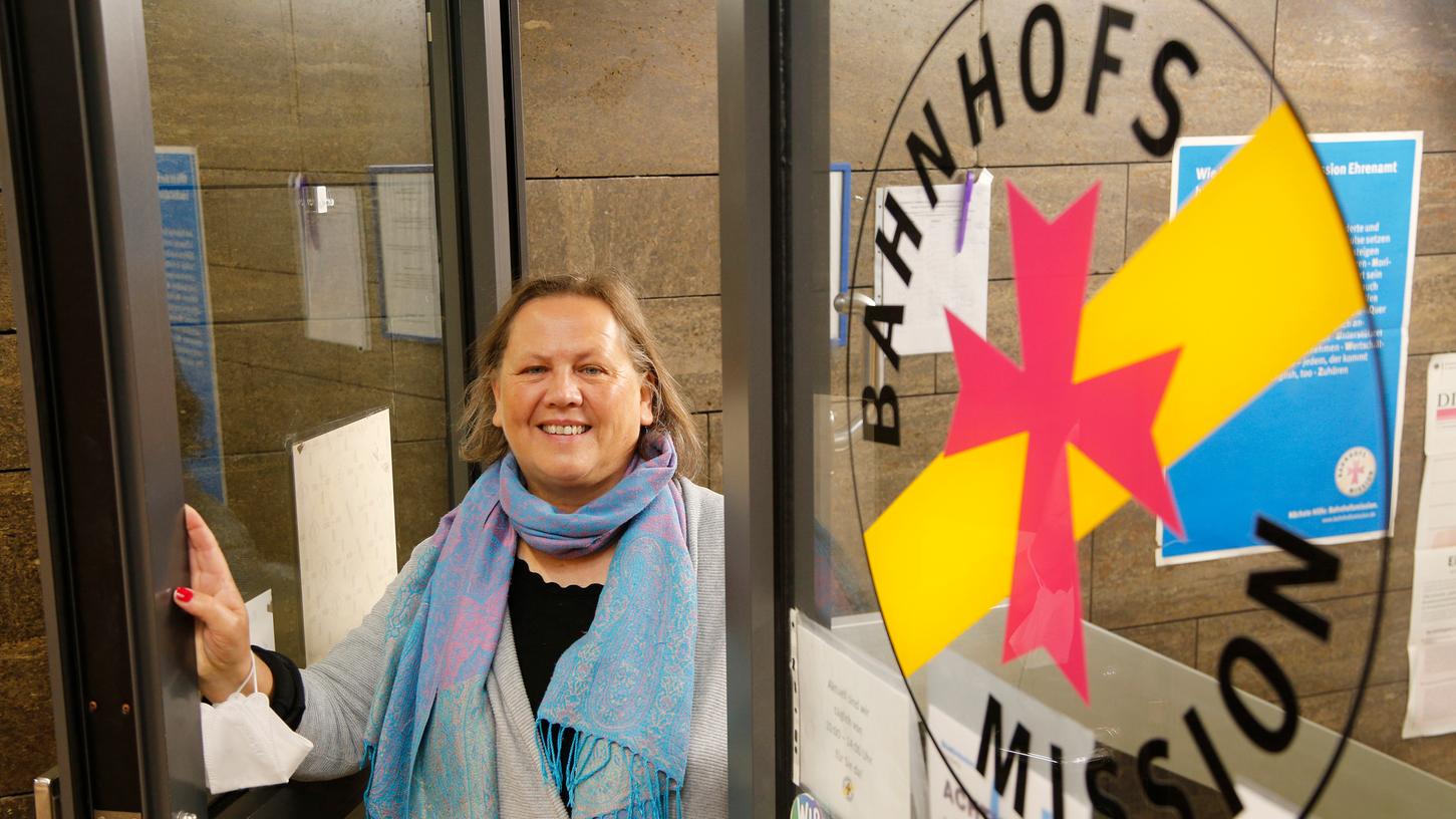 Die Not ist in der Pandemie bei vielen groß - das merkt auch Anita Dorsch, Leiterin der Bahnhofsmission Nürnberg.
Die Not ist in der Pandemie bei vielen groß - das merkt auch Anita Dorsch, Leiterin der Bahnhofsmission Nürnberg.